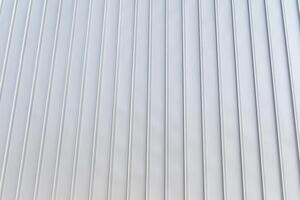 das Textur von das Verkleidung von das Gebäude von Metall Aluminium Tafeln. abstrakt Hintergrund. foto