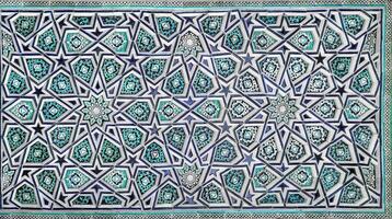 geometrisch traditionell islamisch Ornament. Fragment von ein Keramik Mosaik. foto