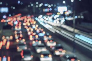 Auto der Verkehr Licht beim Nacht Stadt. foto