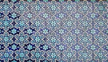 geometrisch traditionell islamisch Ornament. Fragment von ein Keramik Mosaik. abstrakt Hintergrund. foto