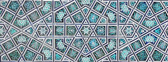 geometrisch traditionell islamisch Ornament. Fragment von ein Keramik Mosaik. abstrakt Hintergrund. foto