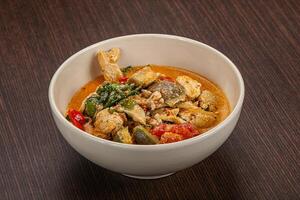 thailändisch rot würzig Curry mit Hähnchen foto