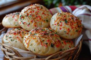 pao de queijo Brasilianer Käse Brot im das Küche Tabelle Fachmann Werbung Essen Fotografie foto