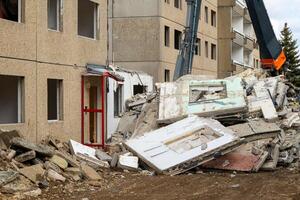 Abriss von ein DDR Block von Wohnungen foto