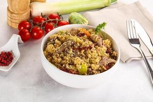 Bulgur mit Lamm und Gemüse foto