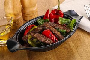 Salat mit gegrillt Rindfleisch Steak foto