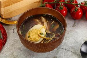 japanisch Miso Suppe mit Hähnchen foto