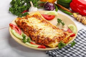 Italienisch Lasagne mit Fleisch und Tomate foto