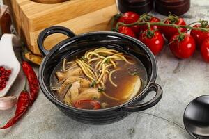 japanisch Miso Suppe mit Hähnchen foto