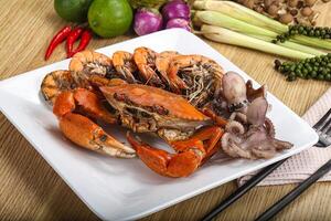 Luxus Meeresfrüchte mischen - - Krabbe, Garnele, Tintenfisch foto