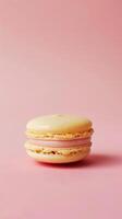 Vanille Macaron auf Rosa Hintergrund foto