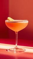 Cocktail mit Orange Twist Garnierung foto