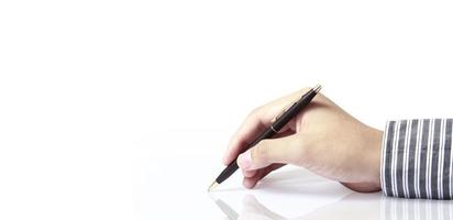 Stift in der Hand auf weißem Hintergrund