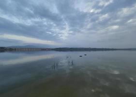 Sonnenaufgang am Bellus-Stausee, Spanien foto