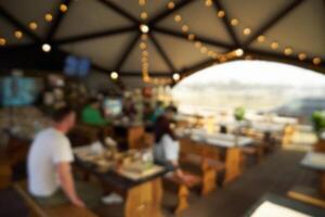 verschwommen Fokus Hintergrund Restaurant beigefügt Terrasse foto