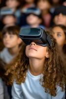 Mädchen mit virtuell Wirklichkeit Headset ist suchen nach vorne ihr Augen sind hinter das Headset und sie erscheint zu Sein Aufpassen etwas im Vorderseite von ihr foto