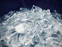 Eiswürfel Hintergrund, Eiswürfel Textur, Eiswürfel Tapete, Eis hilft zu Gefühl erfrischt und cool Wasser von das Eiswürfel hilft das Wasser Aktualisierung Ihre Leben und Gefühl gutes.Eis Getränke zum Erfrischung Geschäft foto