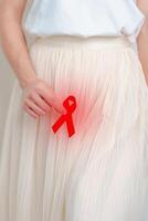 Frau mit rot Band zum Dezember Welt AIDS Tag, erworben immun Mangel Syndrom, Sexual- übertragen Krankheiten, Syphilis, Ulcus molle, Genital Herpes, Tripper, Gesundheitswesen und Welt Krebs Tag foto