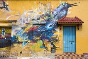 cartagena, kolumbien, 15. september 2019 - straßenkunst in cartagena, kolumbien. cartagena und speziell der bezirk Getsemani ist berühmt für seine farbenfrohe straßenkunst. foto