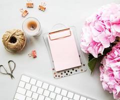 Büro Schreibtisch Arbeitsplatz foto