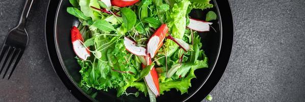 Salat Krabbenstange Salatblätter Mix grün foto