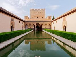 nasrid Paläste, Alhambra Granada. detailliert Handwerk von maurisch die Architektur. UNESCO Welt Erbe Spanien. Reise im Zeit und entdecken Geschichte. foto