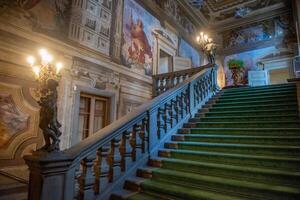 Bergamo Italien 2024 ein siebzehntes Jahrhundert Palast welche konserviert dekoriert, möbliert Innenräume und ein Reich Kunst Sammlung foto