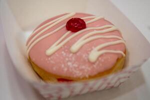 Erdbeere gefrostet Gelee Krapfen foto