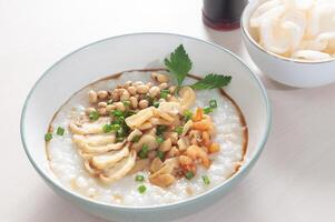 bubur manggul Meeresfrüchte Madura oder maduresisch Meeresfrüchte Haferbrei foto