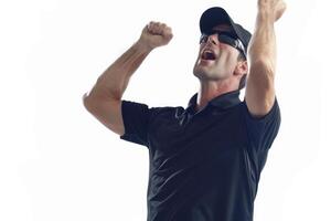 ai generiert Golf Spieler im ein schwarz Hemd feiern auf ein Weiß Hintergrund. foto