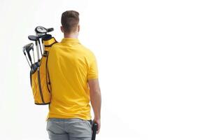 ai generiert Golf Spieler im ein Gelb Hemd Stehen mit ein Tasche von Golf Vereine auf seine zurück auf ein Weiß Hintergrund. foto