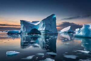 Eisberge schweben im das Wasser beim Sonnenuntergang foto