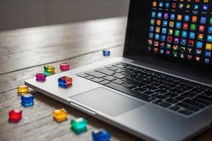 ein Laptop mit bunt App Symbole auf das Bildschirm foto