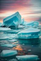 Eisberge schwebend im das Wasser beim Sonnenuntergang foto