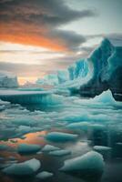 Eisberge schwebend im das Wasser beim Sonnenuntergang foto