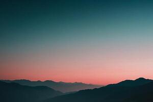 ein Berg Angebot mit ein Sonnenuntergang im das Hintergrund foto