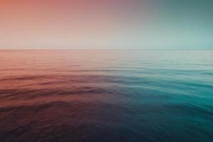 das Sonne Rahmen Über das Ozean im ein tropisch Strand foto