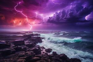 Blitz Streiks das Ozean gegen ein lila Himmel foto