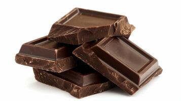 sortiert dunkel Schokolade Stücke Nahansicht isoliert im Weiß Hintergrund foto