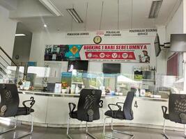 ein Vorderseite Büro von Toyota Bedienung Center. Surabaya, Indonesien - - 6 maret 2024 foto