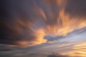 Himmel mit dramatischen Wolken foto