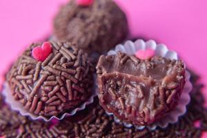 traditionelle Schokoladenbrigadeiro foto