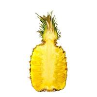 zwei Hälften der süßen reifen Ananas lokalisiert auf weißem Hintergrund. Studiofoto foto