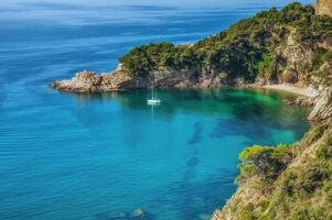 Küsten Landschaft mit idyllisch Strand beim Costa brava schließen zu tossa de Mar, Katalonien, Mittelmeer Meer, Spanien foto