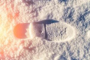 Stiefel Spur auf ein Schnee im Winter. foto