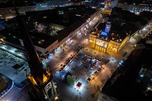 Stadt Quadrat, zum das Neu Jahr im das Nacht foto