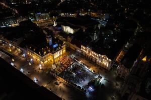 Stadt Quadrat, zum das Neu Jahr im das Nacht foto