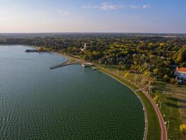 Ufer von See palic im Serbien foto