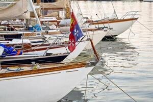 alt, Jahrgang Segeln Schiffe verankert im imperia Hafen foto