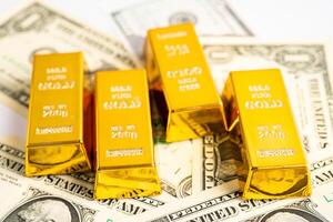 Gold Bar auf uns Dollar Banknoten Geld und Graph, Wirtschaft Finanzen Austausch Handel Investition Konzept. foto